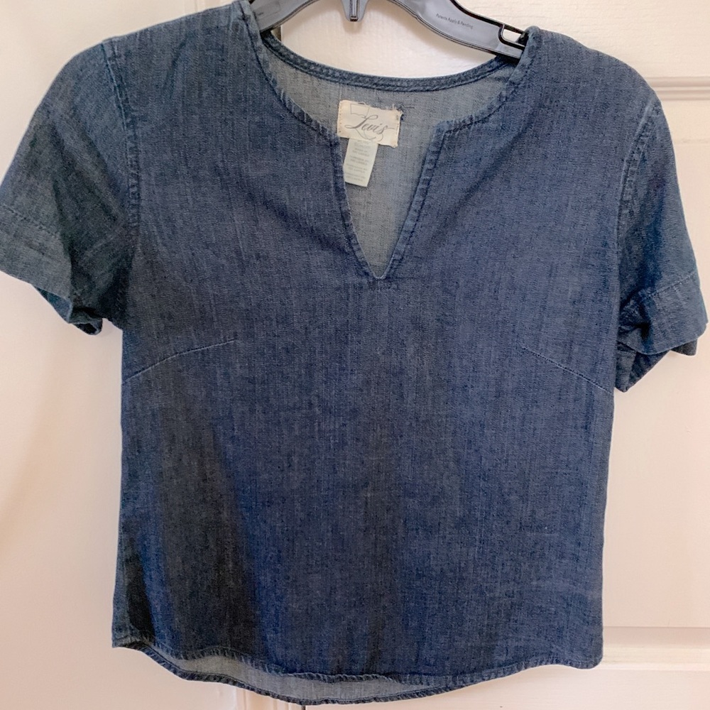 Like new, denim Levi’s short sleeved shirt